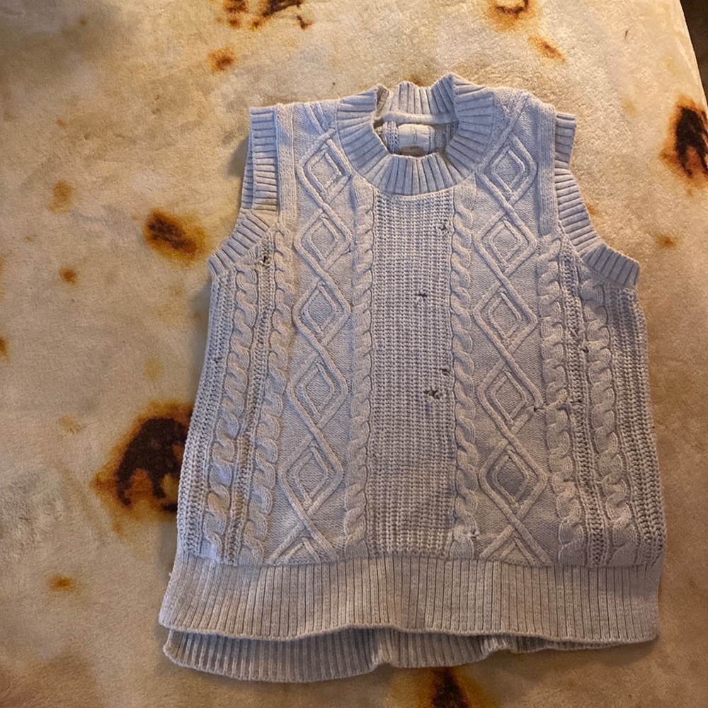Cut sweater